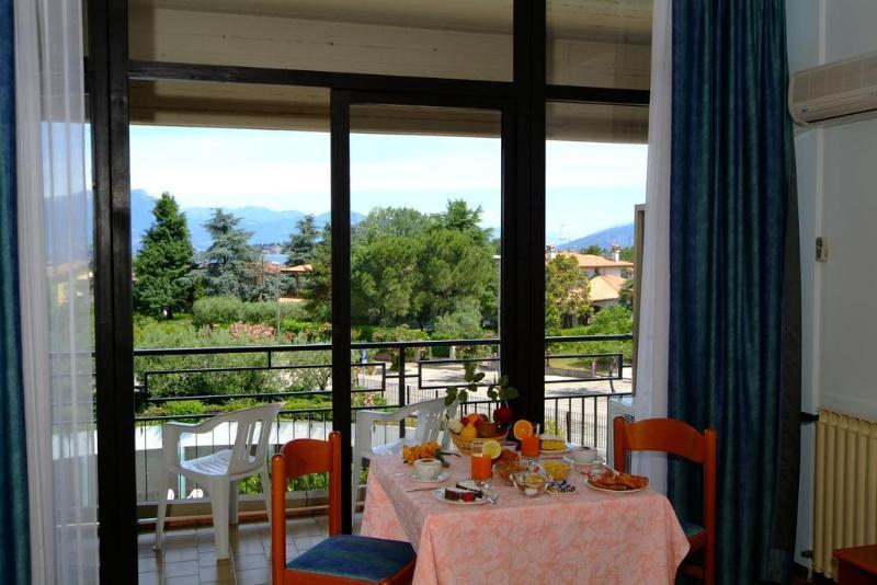 Hotel Residence Holiday 3* Sirmione